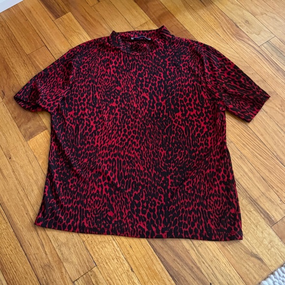 Zara Red Leopard Short Sleeve Mob Wife Mock Neck Top - Picture 2 of 6